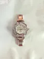 Elegante Kamelien-Quarzuhr mit einem Armband aus Edelstahl in Silber und Roségold - Silber Weißes Zifferblatt