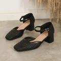 Vista detallada de los zapatos Mary Jane negros trenzados con punta cuadrada - US6 / Negro