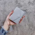 Élégant portefeuille bleu clair en cuir avec gland et breloque en forme de cœur - Gris