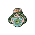 Pin de esmalte de Cartoon Mother Earth Day con un personaje abrazando el globo - Estilo de Figura del Día de la Madre Tierra (QHXZ1186)