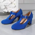 Scarpe Mary Jane vintage in pelle scamosciata blu reale con cinturino a T e tacco. - Blu Cielo Velluto