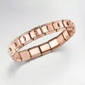 Detailaufnahme eines roségoldenen modularen italienischen Charm-Armbandes mit Haken - 18er-Pack / Roségold