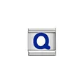Nahaufnahme eines Edelstahl-Charms für italienische Armbänder mit blauem Buchstaben Q Motiv - Blaues Alphabet-Modul - Q