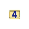 Dettaglio della maglia charm italiana dorata con un grande numero 4 blu inciso - Blu Numero 4 / Oro