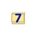 Dettaglio ravvicinato di un charm italiano modulare dorato con numero 7 in smalto blu - Blu Numero 7 / Oro
