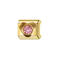Vue détaillée d'un charm modulaire italien doré avec un cristal rose en forme de cœur. - Charm en Cristal de Cœur Rose (Y1669)