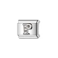 Dettaglio macro di un charm modulare in acciaio inox con lettera P e piccoli cristalli. - Stile Lettera P