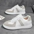 Witte herensneakers met dikke zool, suède overlays en onzichtbare hoogteverhoging. - 38 / 188 Wit & Grijs