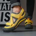 Vue latérale de sandales de sport jaunes pour hommes avec maille et bandes velcro - 38 / Jaune