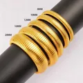 Detailansicht goldener elastischer Edelstahlarmbänder in Breiten von 8 mm bis 20 mm - Wellenstil (5063) / 8mm / Gold