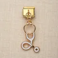 Detaillierte Ansicht goldener Stethoskop-Charm mit weißem Emaille für DIY-Schmuckstücke - Stethoskop-Stil (7)