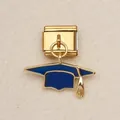 Blauer Abschluss-Hut-Charm auf goldenem Edelstahl-Italien-Link-Armband-Zubehör - Abschlusskappe Glied Stil 1 / Gold