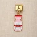 Italienischer Modul-Armbandanhänger mit rosa Medizinfläschchen-Design und Goldrand Detail - Medizinflaschen-Stil (6)
