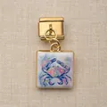 Breloque italienne modulaire dorée avec crabe aquarelle coloré pour bracelets DIY. - Crabe de Mer Coloré (6)
