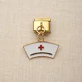 Goldener italienischer Link-Charm mit weißem Krankenschwesterhut-Anhänger-Dekor - Krankenschwesterhut-Stil (9)