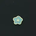 Pequeño dije de flor esmaltada azul claro para collar relicario flotante DIY joya - Flor de Esmalte Azul Claro (12) / Paquete de 10