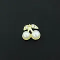 Colgante de cereza con perlas y pedrería dorada para collar de relicario DIY único - Cereza con Diamantes de Imitación y Perlas Artificiales (32) / Paquete de 10 / Dorado