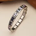 Primer plano de pulsera de dijes de acero inoxidable con motivos de animales - Patrón de Gato de Dibujos Animados (5)