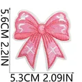 Toppa ricamata a fiocco rosa decorazione San Valentino adesiva, misura 5,6x5,3cm - Fiocco Rosa con Accenti di Cuore e Stella (C6AX-095-01)