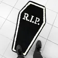 Alfombra de baño gótica en forma de ataúd blanca y negra con diseño de bordado R.I.P. - YMX713 Alfombrilla de Halloween-1