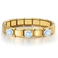 Vista detallada de pulsera modular de acero dorado con flores azules y perlas - Flor Azul Claro Base de Oro (ICH092-9)
