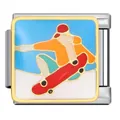 Vue détaillée du charm en émail coloré skateur pour bracelet modulaire italien - Skateur (ICJ1657)