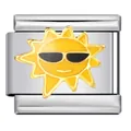 Vue détaillée d'une breloque soleil en émail jaune pour bracelets à breloques italiens - Motif Soleil à Lunettes (ICJ896-1)