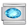 Dettaglio macro del link charm italiano con pietra blu ovale sfaccettata in acciaio - Zirconia Blu Chiaro (#1)