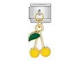 Gros plan du pendentif cerise jaune sur maillon de charme italien - Style Cerise Modulaire Italien (ICG392-2)