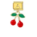 Vue détaillée d'un module de charme italien doré avec un pendentif cerise rouge. - Style Cerise Modulaire Italien (ICG395-1)