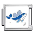 Dettaglio del design della balena blu in smalto su un charm italiano in acciaio inox - Stile Balena Luce Stellare (ICJ2831)