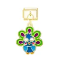 Dettaglio di maglia charm italiana dorata con pendente a forma di uccello in smalto colorato - Pavone (Chiusura Dorata)