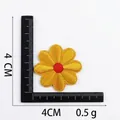 Detailansicht gelber Gänseblümchen Stickereipatch 4x4cm für Kleidung Dekoration - Hellgelbes Gänseblümchen (18#) / 4x4cm
