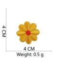 Vista dettagliata toppa ricamata margherita gialla 4x4cm per decorazione vestiti - Margherita Giallo Brillante (18#) / 4x4cm