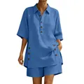 Detailansicht des blauen zweiteiligen Lounge-Sets mit Hemd und passenden Shorts - Blau