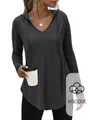 Detailopname van een donkergrijs dames t-shirt met capuchon van viscose en lange mouwen - S / Tops / Zwart