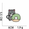Detailed view of a cartoon cat embroidery patch with size and weight measurements. - Grey Cat with Green Icing Donut Style (5#) / 6X5.5CM