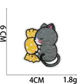 Detailed size guide for the grey striped cat embroidery patch with candy design. - Grey Cat Holding Candy Style (16#) / 6x4cm