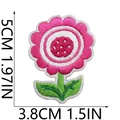 Vista dettagliata della toppa ricamata a fiore rosa per abiti con indicazione misure - Fiore Rosa (C9YY-068-10)