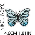 Dettaglio della toppa ricamata a farfalla blu da stirare, misura 4,6x3,4 cm circa - Farfalla Blu Bianca (X19HD-056-05)