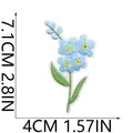 Vista dettagliata toppa ricamata fiore azzurro dimensioni 7,1x4cm per vestiti - Fiore Blu Chiaro con Foglia (X19HD-068-08)