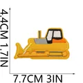 Detailansicht des gelben Bulldozer-Stickaufnähers mit Größenangaben 7,7 x 4,4 cm - Gelbe Planierraupe (W9WJ-078-10)