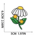 Vista dettagliata con le dimensioni della toppa termoadesiva ricamata a margherita - Margherita con stelle (X19HD-076-27)
