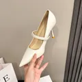 Escarpins blancs pointus élégants avec bride Mary Jane et talon aiguille pour le travail. - 32 / Talon Aiguille 4.5cm / Blanc Cassé