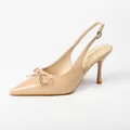 Eleganti tacchi a spillo in vernice beige a punta con un affascinante fiocco frontale. - 38 / Tacco 4.5cm (Vestibilità Larga) / nudo
