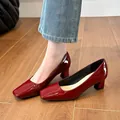 Eleganti décolleté in vernice bordeaux con punta quadrata e tacco largo basso - 38 / Stile Verniciato / Rosso anfora