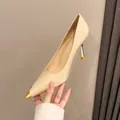 Décolleté in vernice beige a punta con punta in metallo dorato e tacco a spillo - 32 / Stiletto in Pelle Verniciata (4.5cm) / nudo