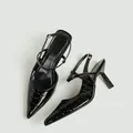 Dettaglio di décolleté slingback nere effetto coccodrillo con un tacco a spillo da 7cm - 33 / Stile a Punta Slingback / Trama di Bambù Nero