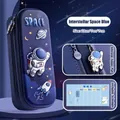 Detalle del estuche 3D de astronauta azul con cremallera de silicona y horario escolar - Espacio Estrellado (Estilo 3D) / Doble Capa / Azul marino