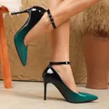 Elegante Stöckelschuhe mit spitzer Zehenpartie, grünem Farbverlauf und Knöchelriemen - 35 / Grün